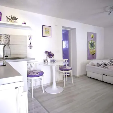 House Marie's Lavander Dream * Raslina